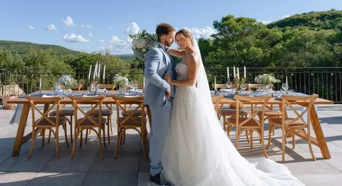 Choix de mobilier et vaisselle pour réception